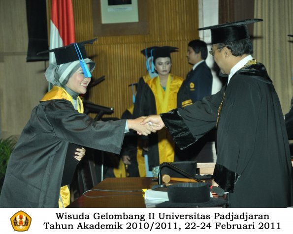 wisuda-keperawatan-s2-s1-oleh-rektor-104