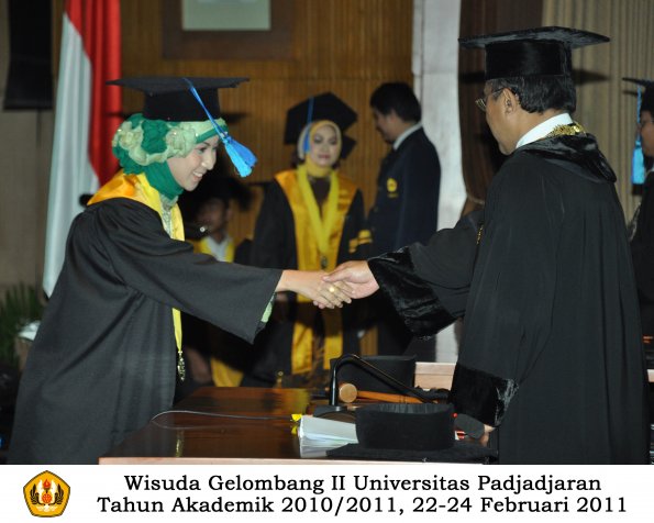 wisuda-keperawatan-s2-s1-oleh-rektor-105