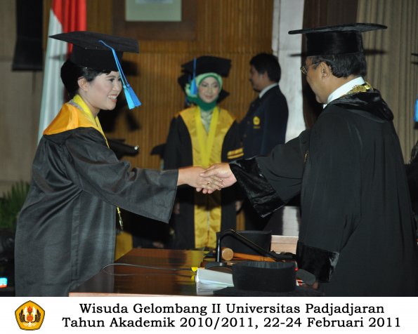 wisuda-keperawatan-s2-s1-oleh-rektor-107