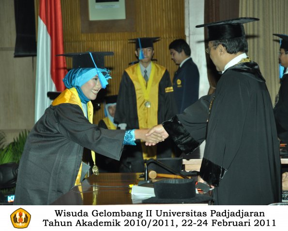 wisuda-keperawatan-s2-s1-oleh-rektor-108