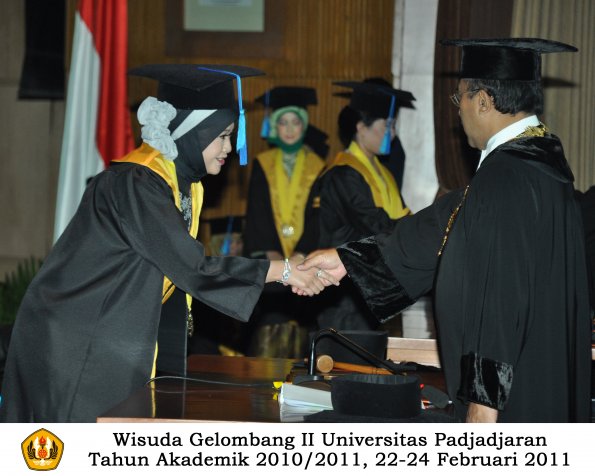 wisuda-keperawatan-s2-s1-oleh-rektor-109