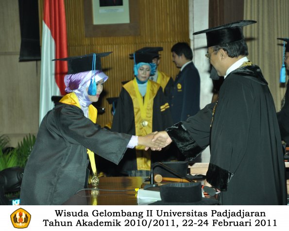 wisuda-keperawatan-s2-s1-oleh-rektor-110