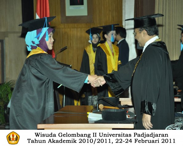 wisuda-keperawatan-s2-s1-oleh-rektor-112