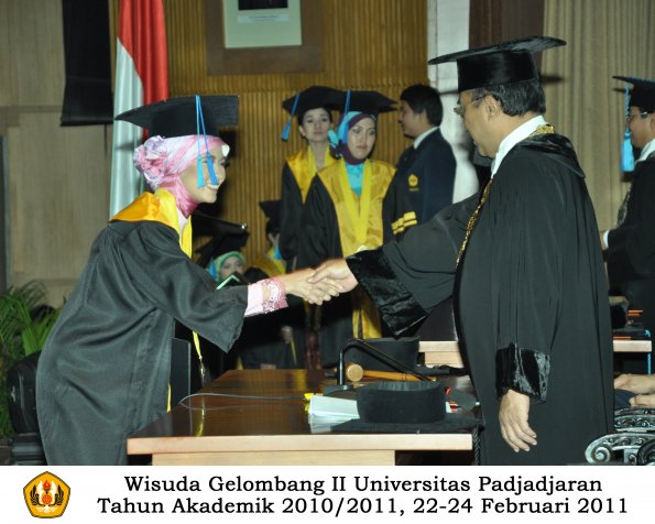 wisuda-keperawatan-s2-s1-oleh-rektor-114