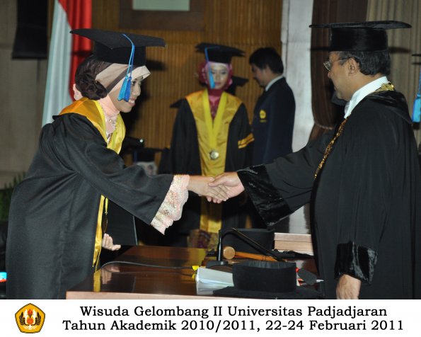 wisuda-keperawatan-s2-s1-oleh-rektor-115