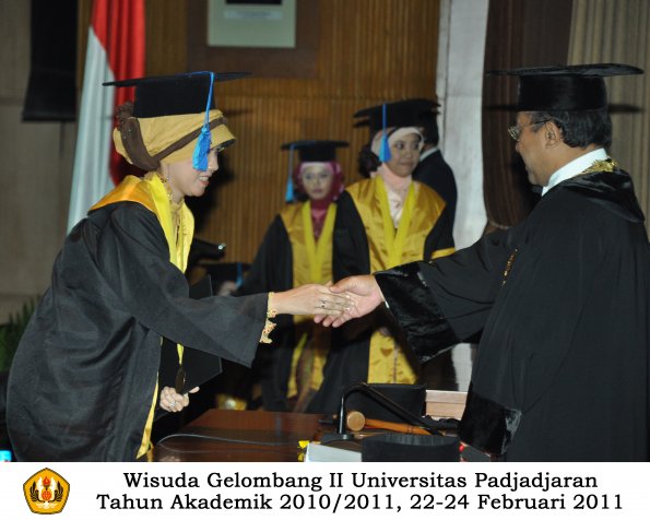 wisuda-keperawatan-s2-s1-oleh-rektor-117