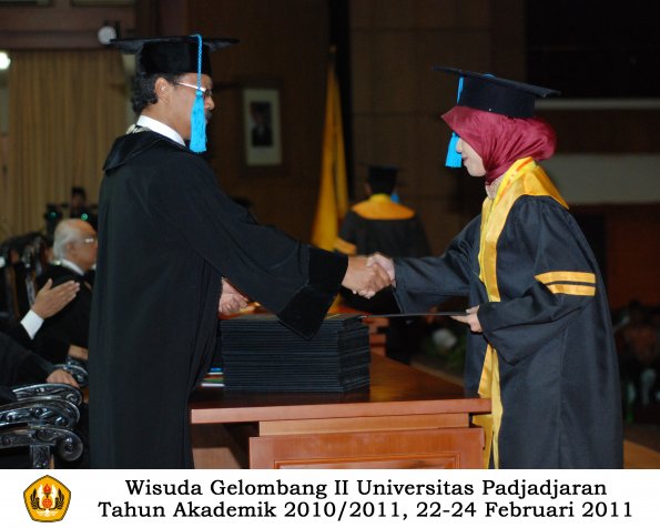 wisuda-sastra-s2-s3-d3-oleh-dekan-116