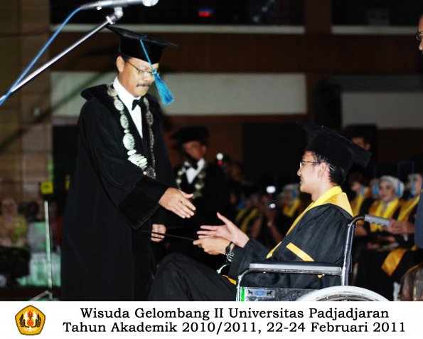 wisuda-sastra-s2-s3-d3-oleh-dekan-138