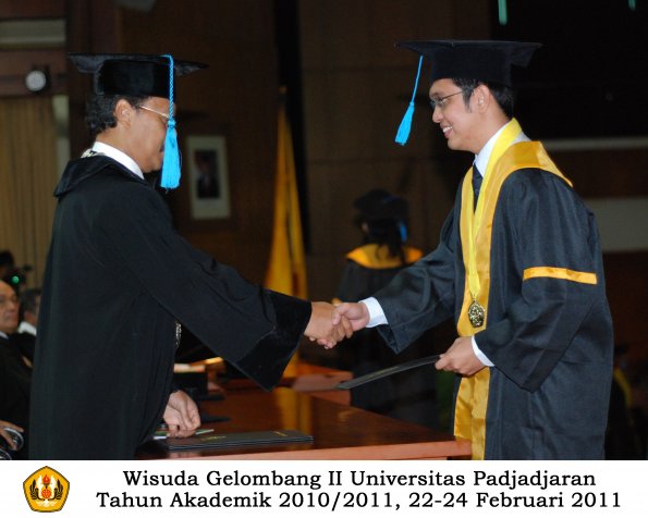 wisuda-sastra-s2-s3-d3-oleh-dekan-152