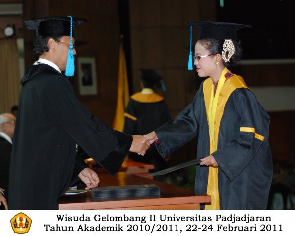 wisuda-sastra-s2-s3-d3-oleh-dekan-163