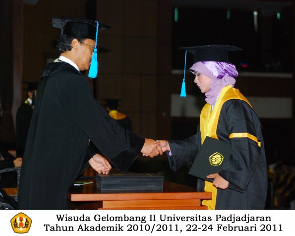 wisuda-sastra-s2-s3-d3-oleh-dekan-175