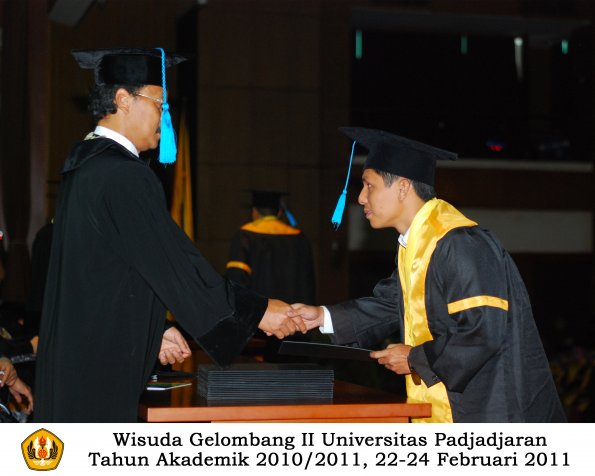 wisuda-sastra-s2-s3-d3-oleh-dekan-177