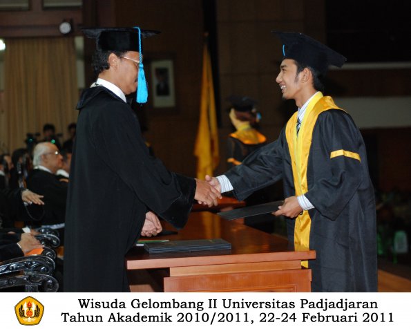 wisuda-sastra-s2-s3-d3-oleh-dekan-209