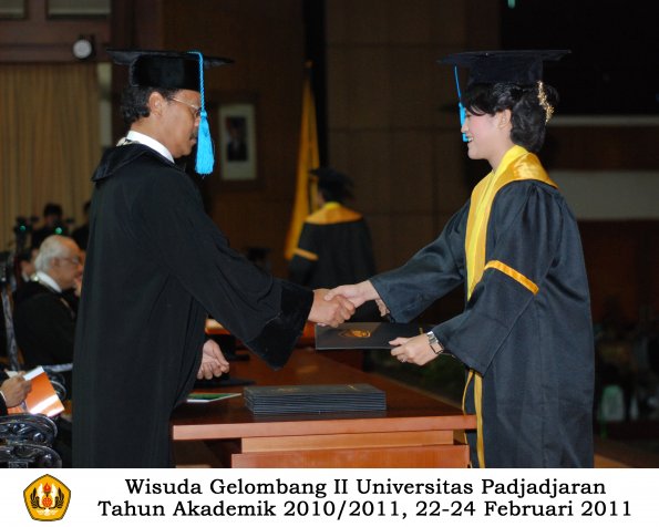 wisuda-sastra-s2-s3-d3-oleh-dekan-219