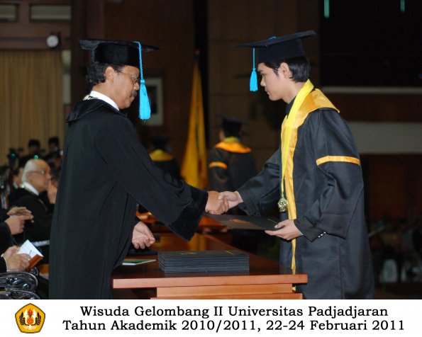 wisuda-sastra-s2-s3-d3-oleh-dekan-224