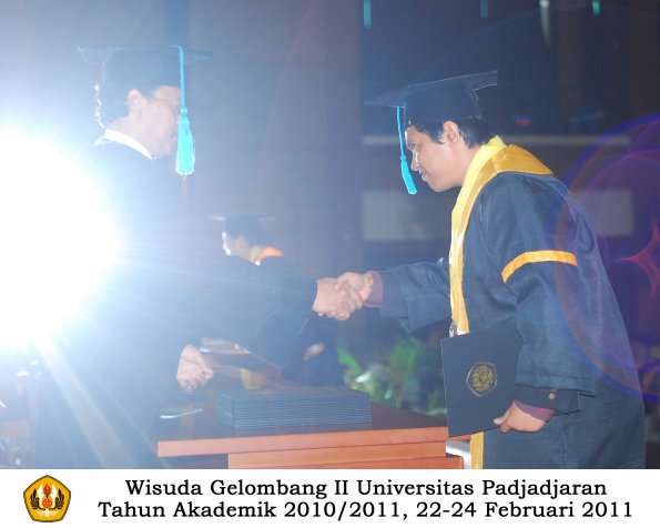 wisuda-sastra-s2-s3-d3-oleh-dekan-225