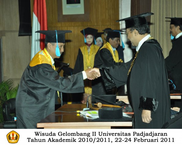 wisuda-sastra-s2-s3-d3-oleh-rektor-009