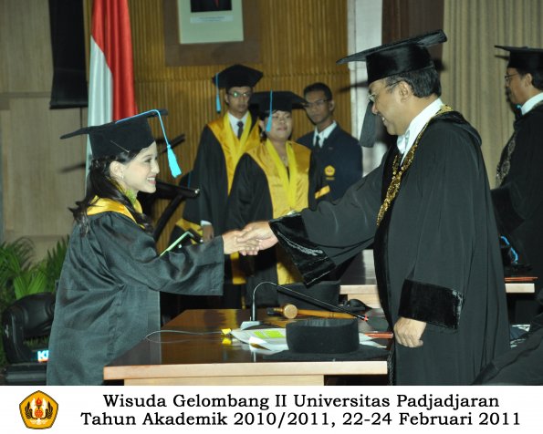 wisuda-sastra-s2-s3-d3-oleh-rektor-021