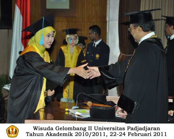 wisuda-sastra-s2-s3-d3-oleh-rektor-024