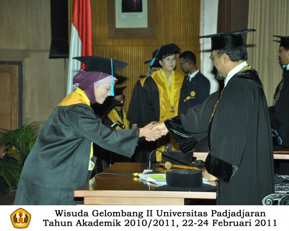 wisuda-sastra-s2-s3-d3-oleh-rektor-025