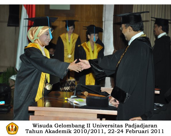 wisuda-sastra-s2-s3-d3-oleh-rektor-026