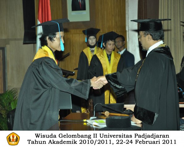 wisuda-sastra-s2-s3-d3-oleh-rektor-033