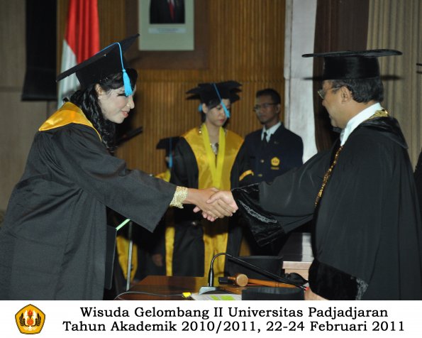 wisuda-sastra-s2-s3-d3-oleh-rektor-046