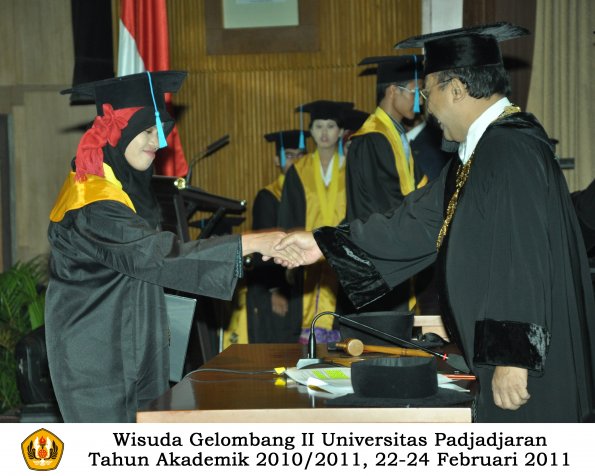 wisuda-sastra-s2-s3-d3-oleh-rektor-047