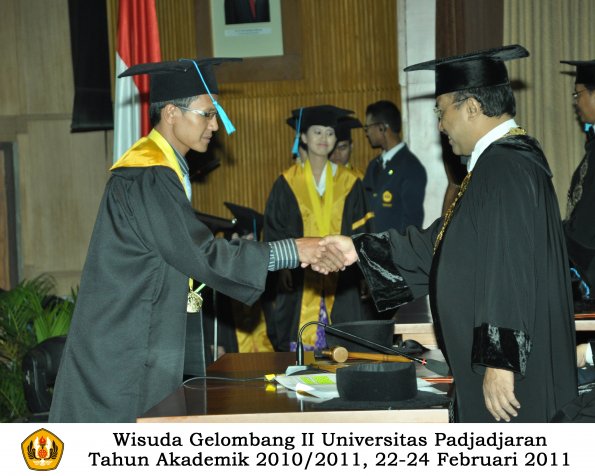 wisuda-sastra-s2-s3-d3-oleh-rektor-049