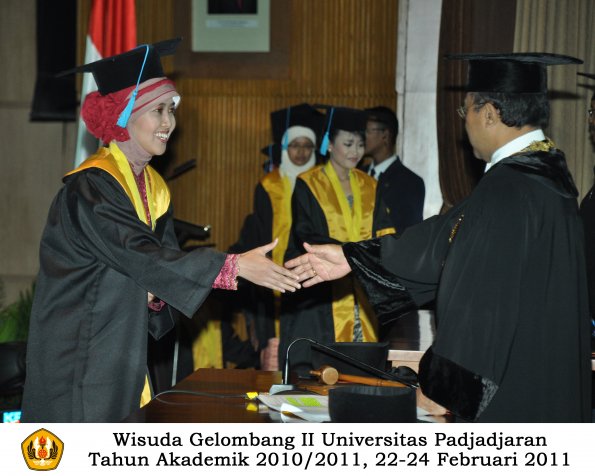 wisuda-sastra-s2-s3-d3-oleh-rektor-056