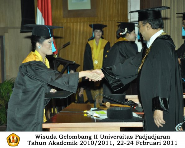 wisuda-sastra-s2-s3-d3-oleh-rektor-063