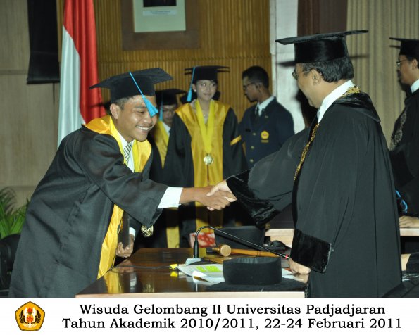 wisuda-sastra-s2-s3-d3-oleh-rektor-067