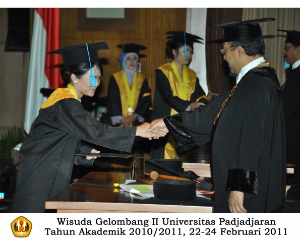 wisuda-sastra-s2-s3-d3-oleh-rektor-068