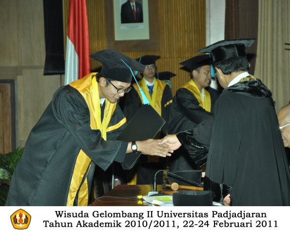 wisuda-sastra-s2-s3-d3-oleh-rektor-073