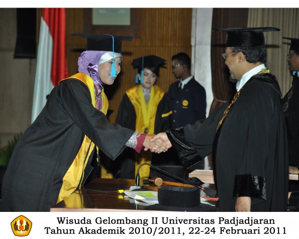 wisuda-sastra-s2-s3-d3-oleh-rektor-074