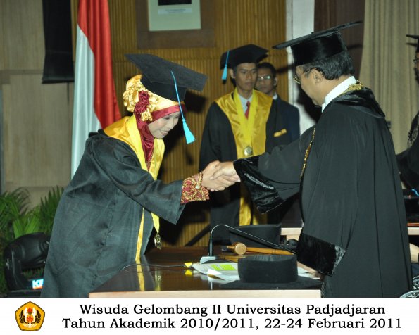 wisuda-sastra-s2-s3-d3-oleh-rektor-099