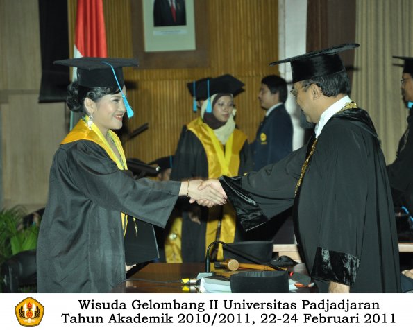 wisuda-sastra-s2-s3-d3-oleh-rektor-138