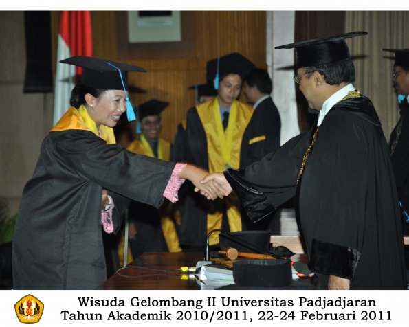 wisuda-sastra-s2-s3-d3-oleh-rektor-145