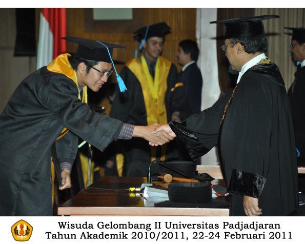 wisuda-sastra-s2-s3-d3-oleh-rektor-149