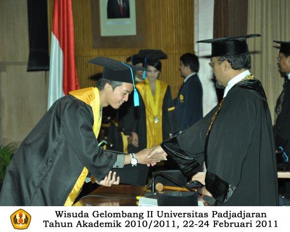 wisuda-sastra-s2-s3-d3-oleh-rektor-152