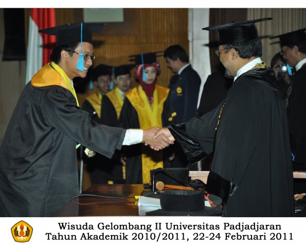 wisuda-sastra-s2-s3-d3-oleh-rektor-169