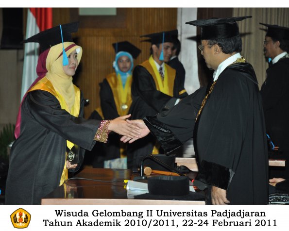 wisuda-sastra-s2-s3-d3-oleh-rektor-181