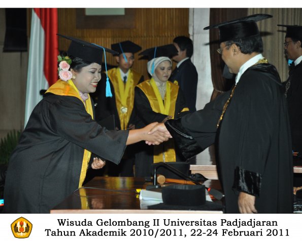 wisuda-sastra-s2-s3-d3-oleh-rektor-183