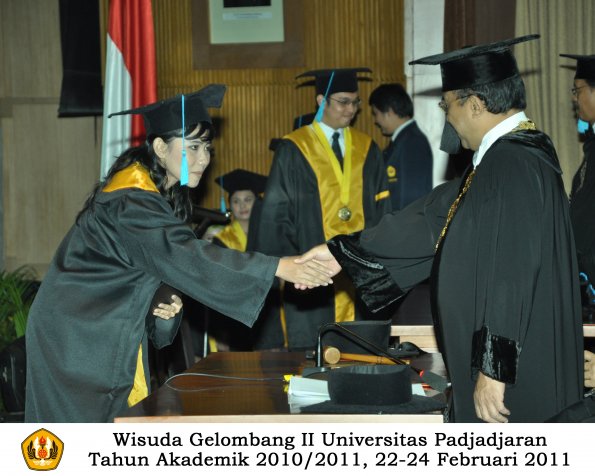 wisuda-sastra-s2-s3-d3-oleh-rektor-218