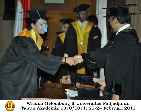 wisuda-sastra-s2-s3-d3-oleh-rektor-219