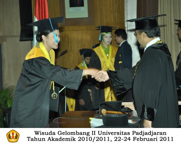 wisuda-sastra-s2-s3-d3-oleh-rektor-226