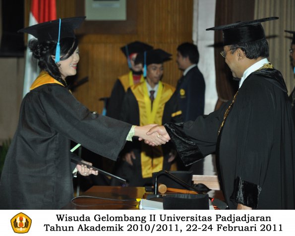 wisuda-sastra-s2-s3-d3-oleh-rektor-229