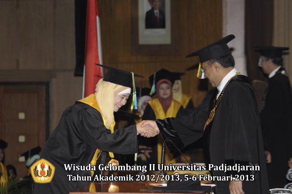 wisuda-unpad-gel-ii-ta-2012_2013-fakultas-farmasi-oleh-rektor-001