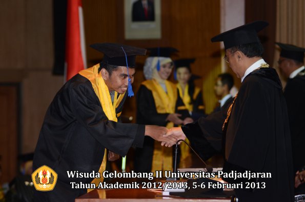 wisuda-unpad-gel-ii-ta-2012_2013-fakultas-ilmu-sosial-dan-ilmu-politik-oleh-rektor-103