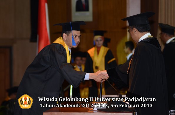 wisuda-unpad-gel-ii-ta-2012_2013-fakultas-ilmu-sosial-dan-ilmu-politik-oleh-rektor-110